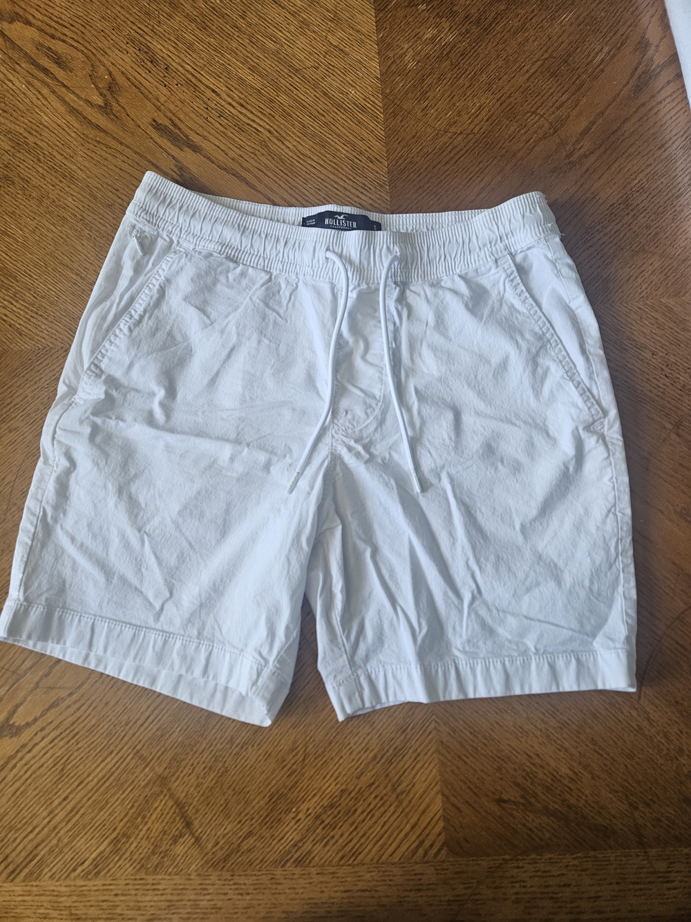 Hollister Men's White Elastic Waist Drawstring Athletic Shorts